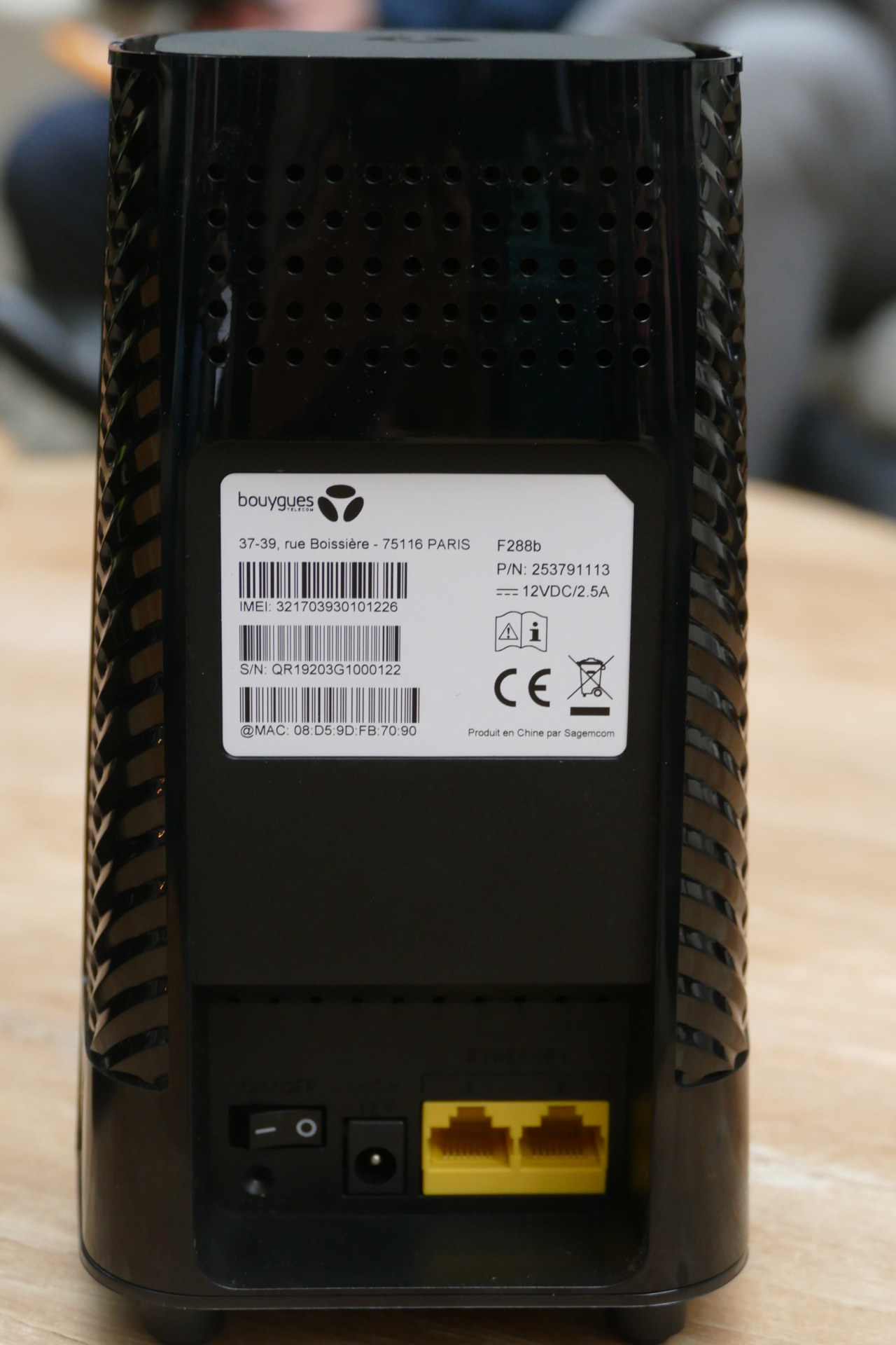 Bbox fibre équipée de Wi-Fi 6 + port 10 Gb/s (Bbox F@st 5688b)